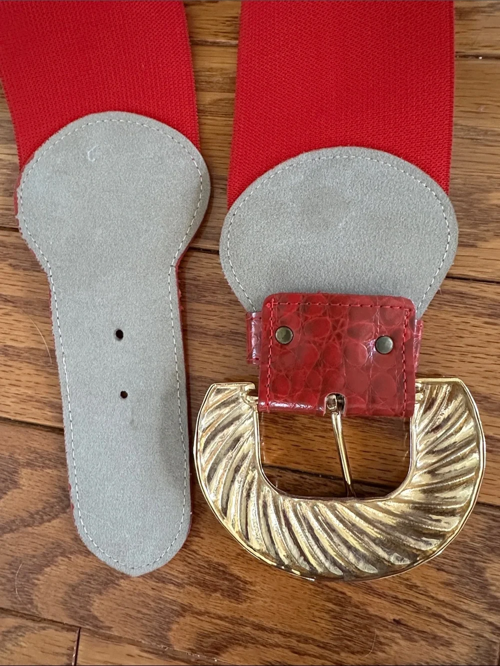 NWOT Vintage Red Wide Elastic Waistband‎ Belt with Large Gold Swirl Buckle